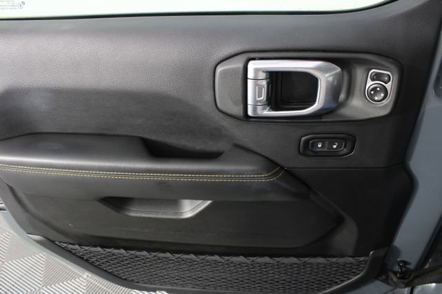 Used 2025 Jeep Wrangler Unlimited Sahara image 13