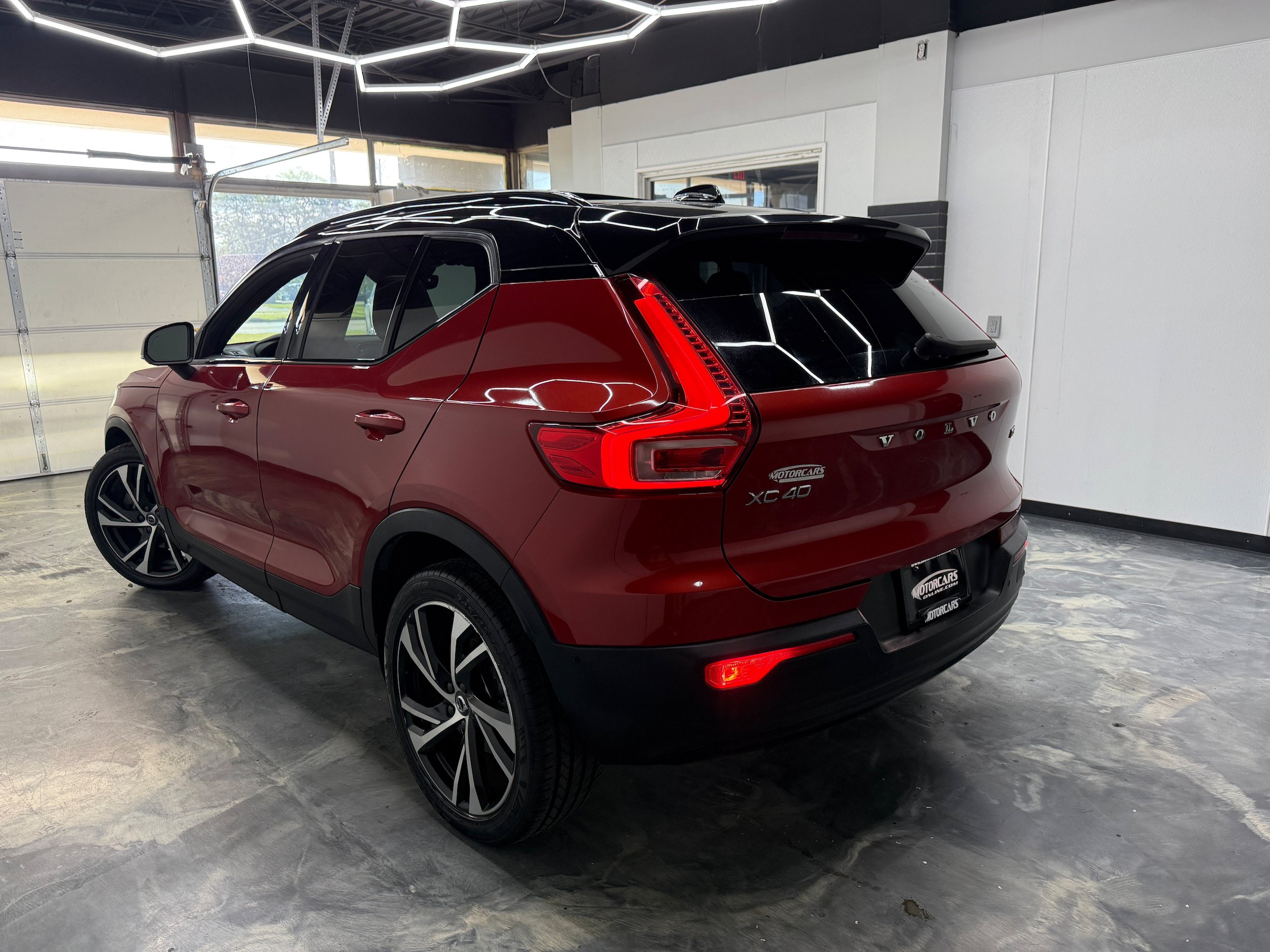 Used 2021 Volvo XC40 T5 R-Design AWD/4WD image 6