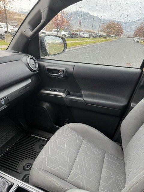 Certified 2018 Toyota Tacoma TRD Off-Road image 30