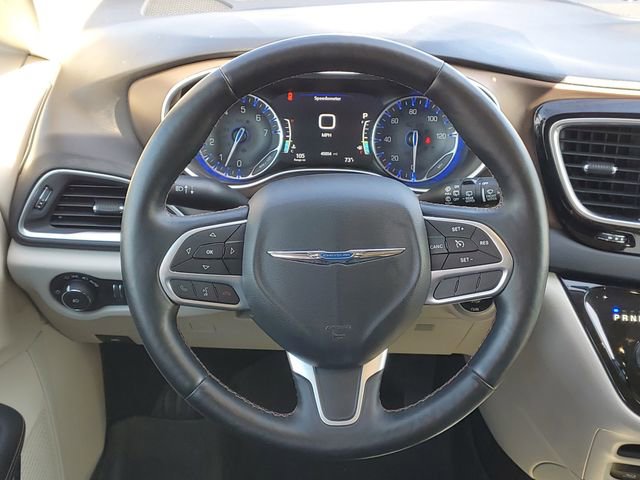 Used 2017 Chrysler Pacifica Touring-L Plus w/ Tire & Wheel Group image 33