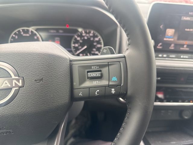 Used 2025 Nissan Rogue SV image 12