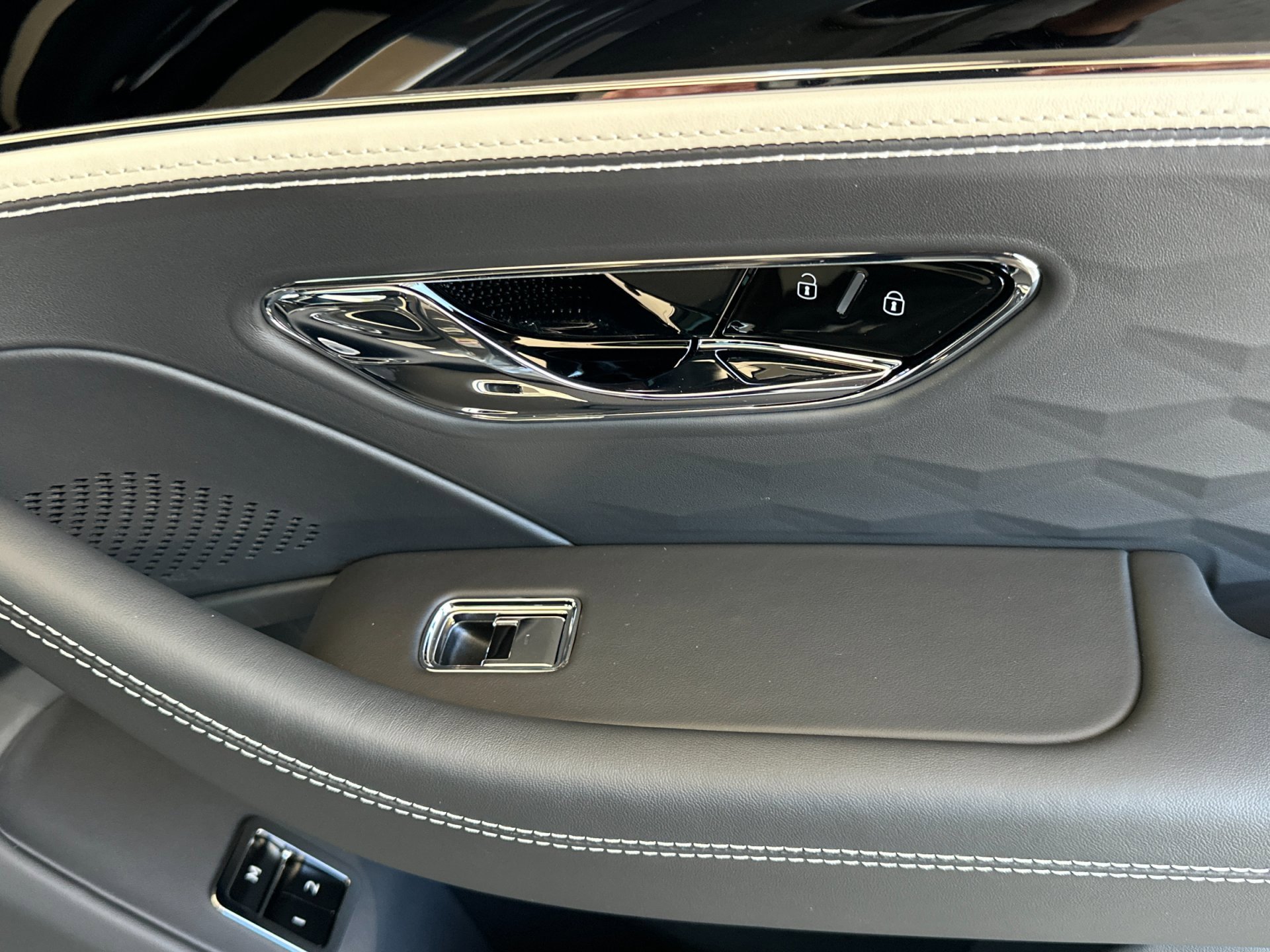 New 2025 Bentley Flying Spur Speed image 17