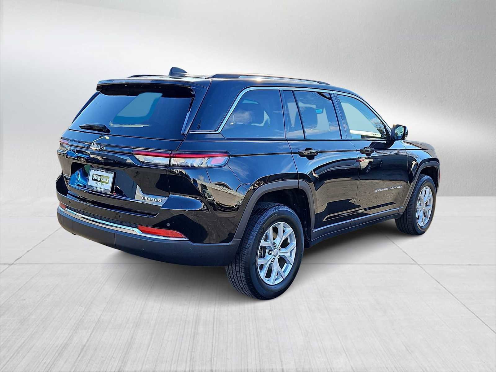 Used 2023 Jeep Grand Cherokee Limited image 8