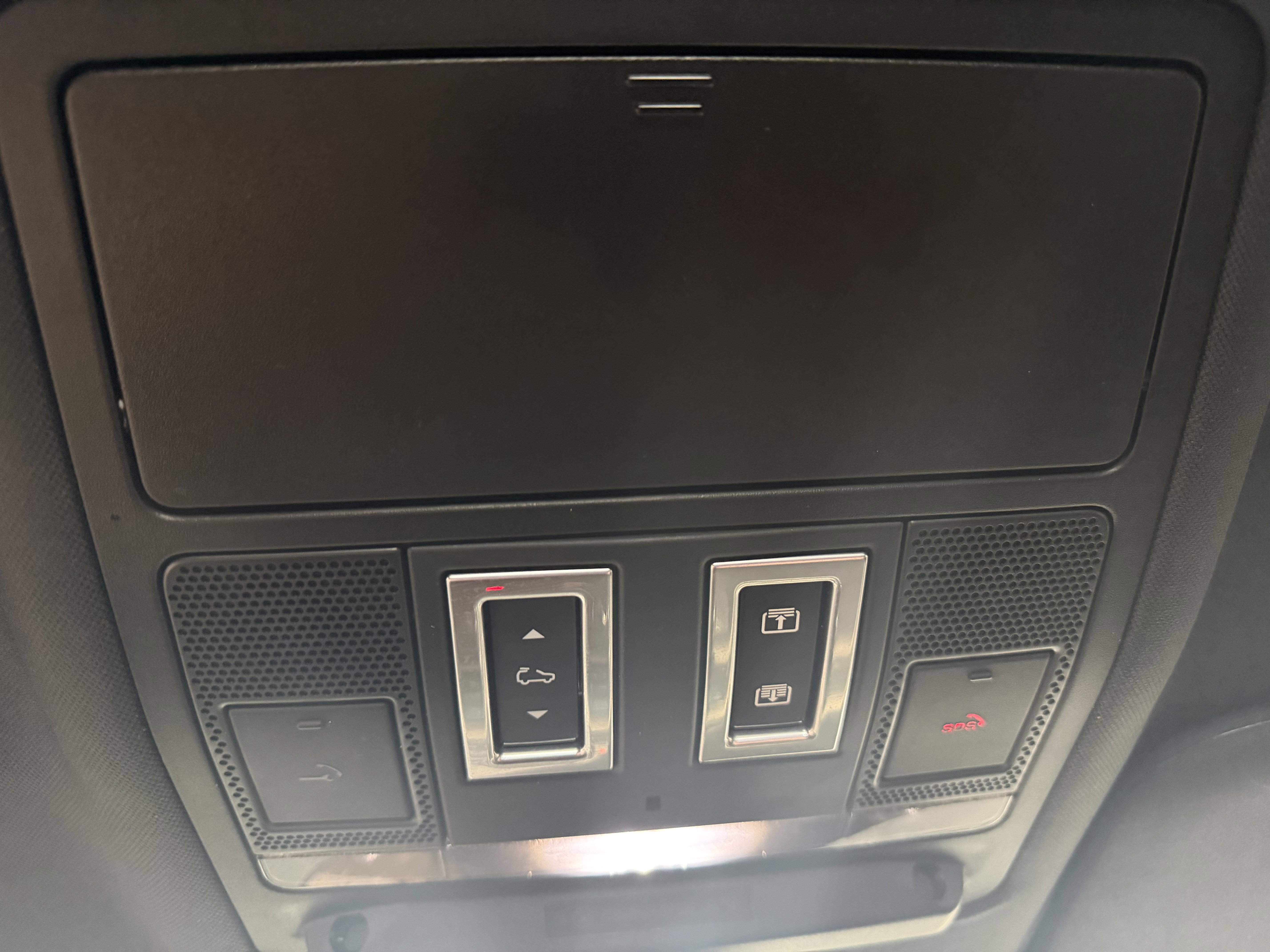 Used 2022 Land Rover Defender 110 X-Dynamic HSE AWD/4WD image 17