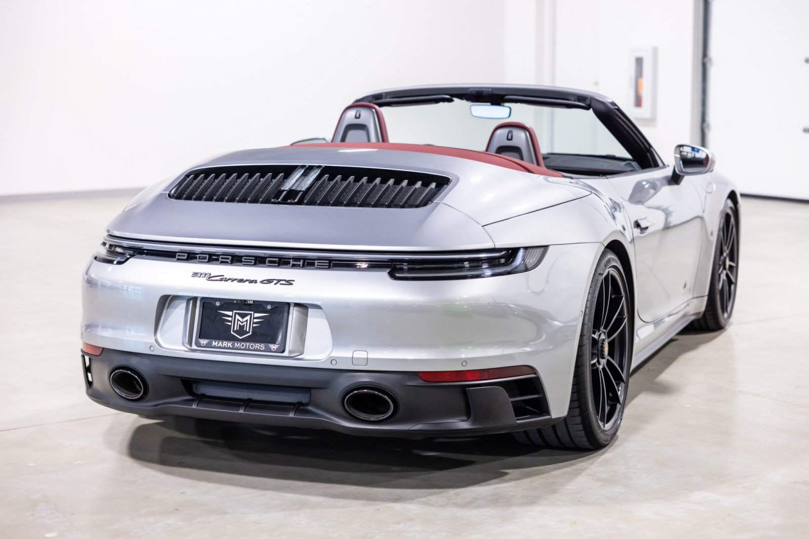 Used 2022 Porsche 911 Cabriolet image 9