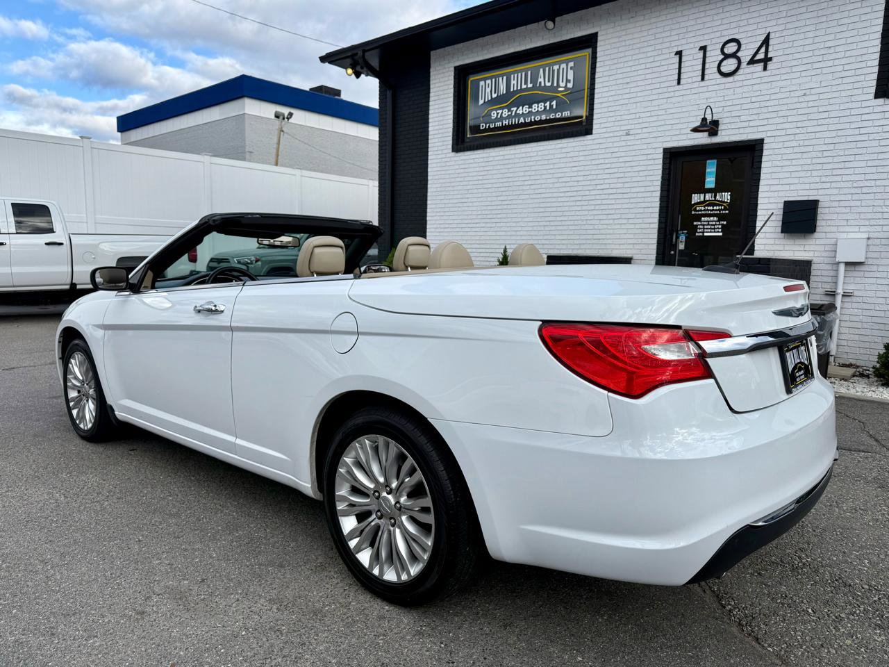 Used 2011 Chrysler 200 Limited FWD image 5