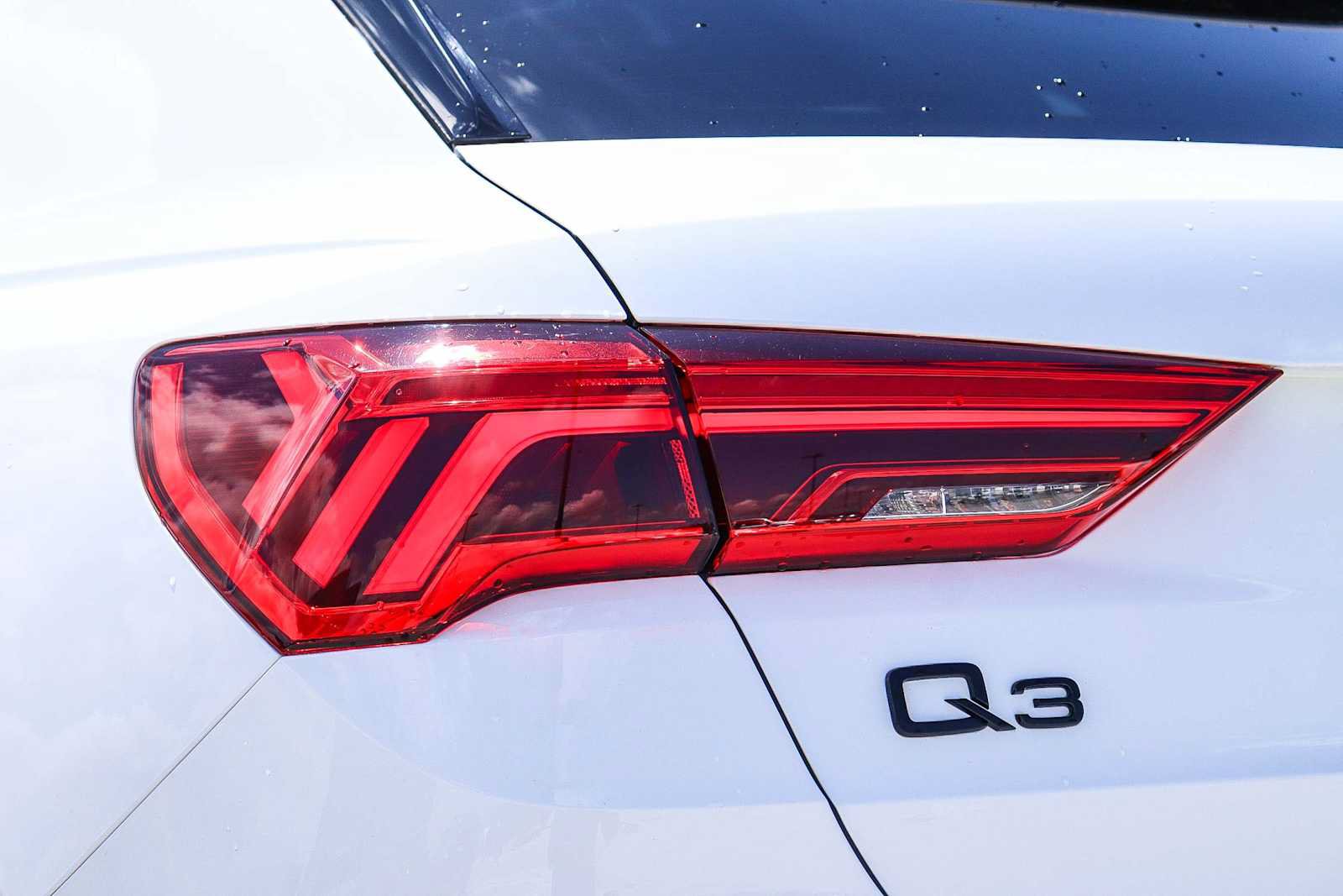 Used 2025 Audi Q3 2.0T Premium w/ Convenience Package AWD/4WD image 12