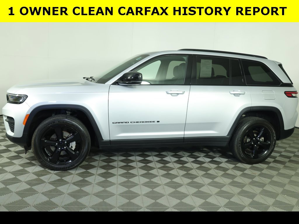 Used 2023 Jeep Grand Cherokee Altitude image 4