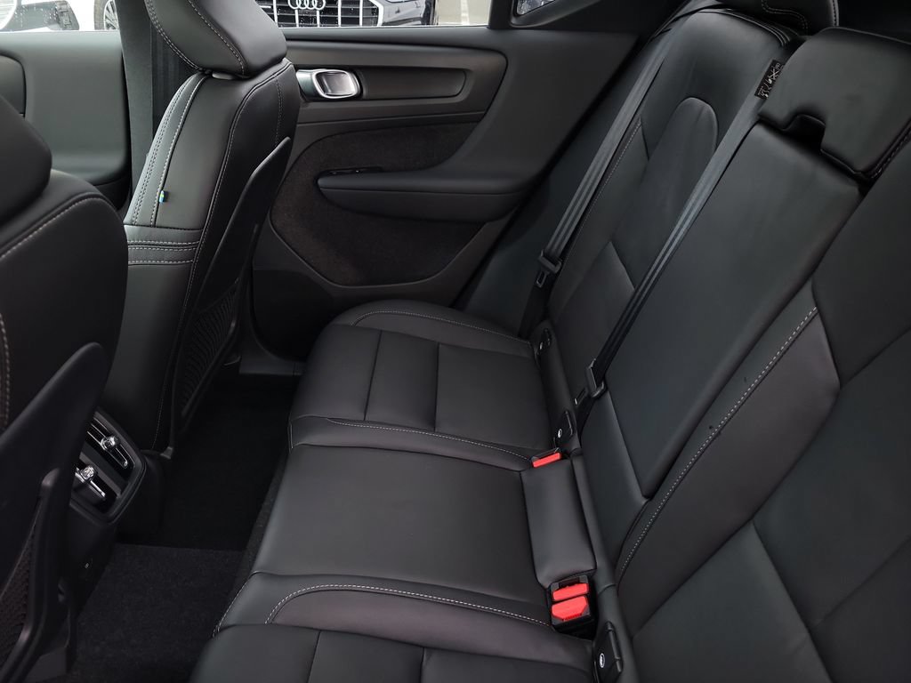 Used 2025 Volvo XC40 B5 Core w/ Protection Package AWD/4WD image 26