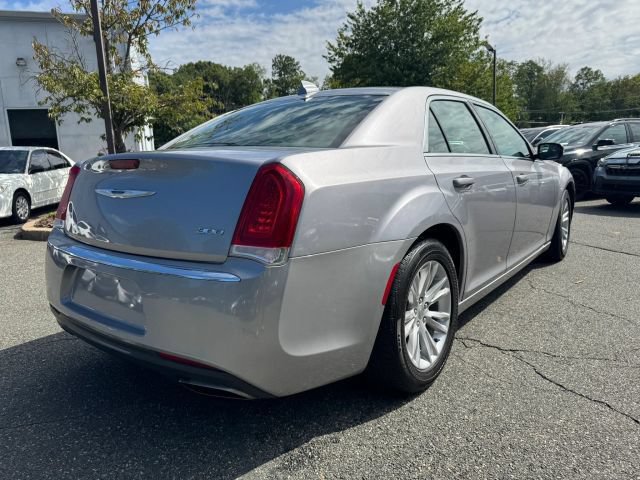 Used 2017 Chrysler 300 Limited RWD image 5