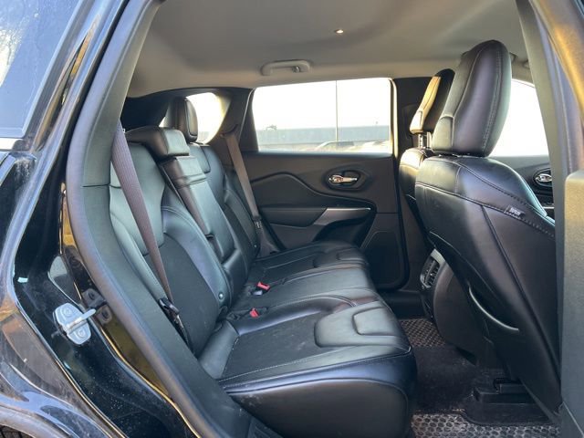 Used 2019 Jeep Cherokee Latitude Plus w/ Comfort/Convenience Group AWD/4WD image 14
