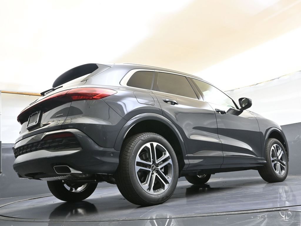 Used 2025 Audi Q5 Premium w/ Convenience Package image 38