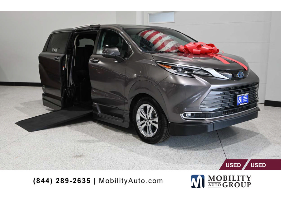 Used 2022 Toyota Sienna Platinum