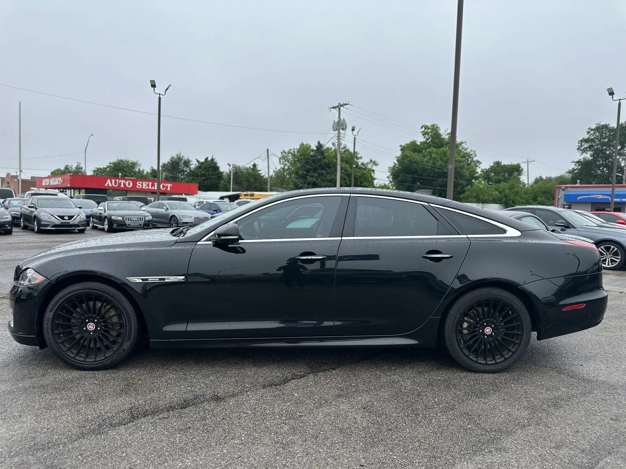 Used 2016 Jaguar XJ R-Sport RWD image 9