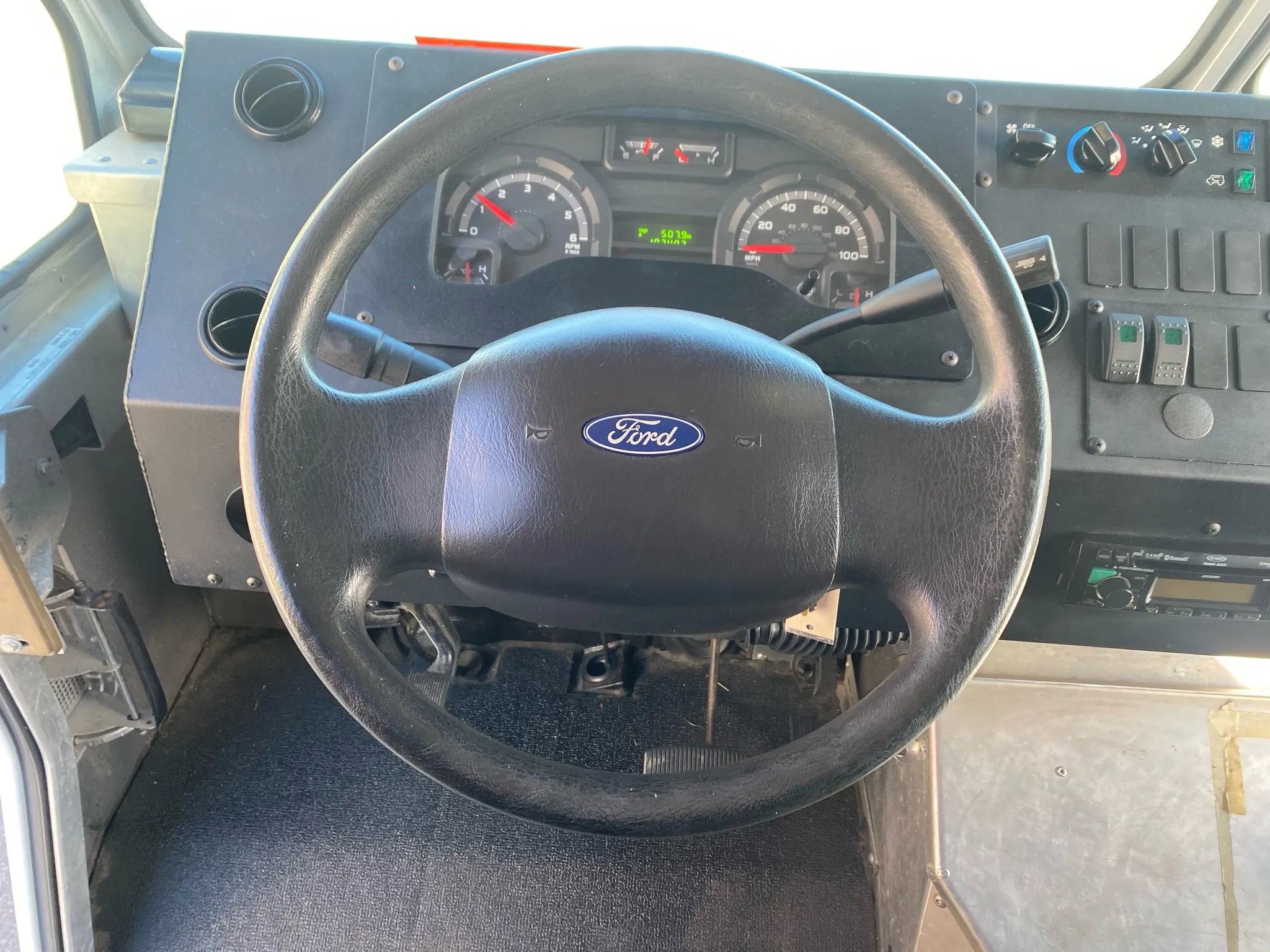 Used 2014 Ford E-350 and Econoline 350 Super Duty w/ A/C Prep Package RWD image 9