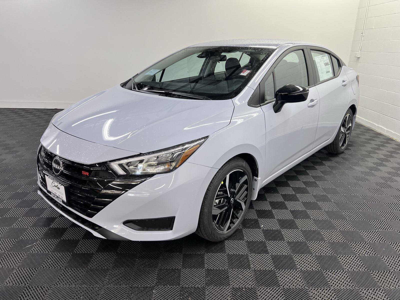 New 2025 Nissan Versa SR w/ Trunk Package