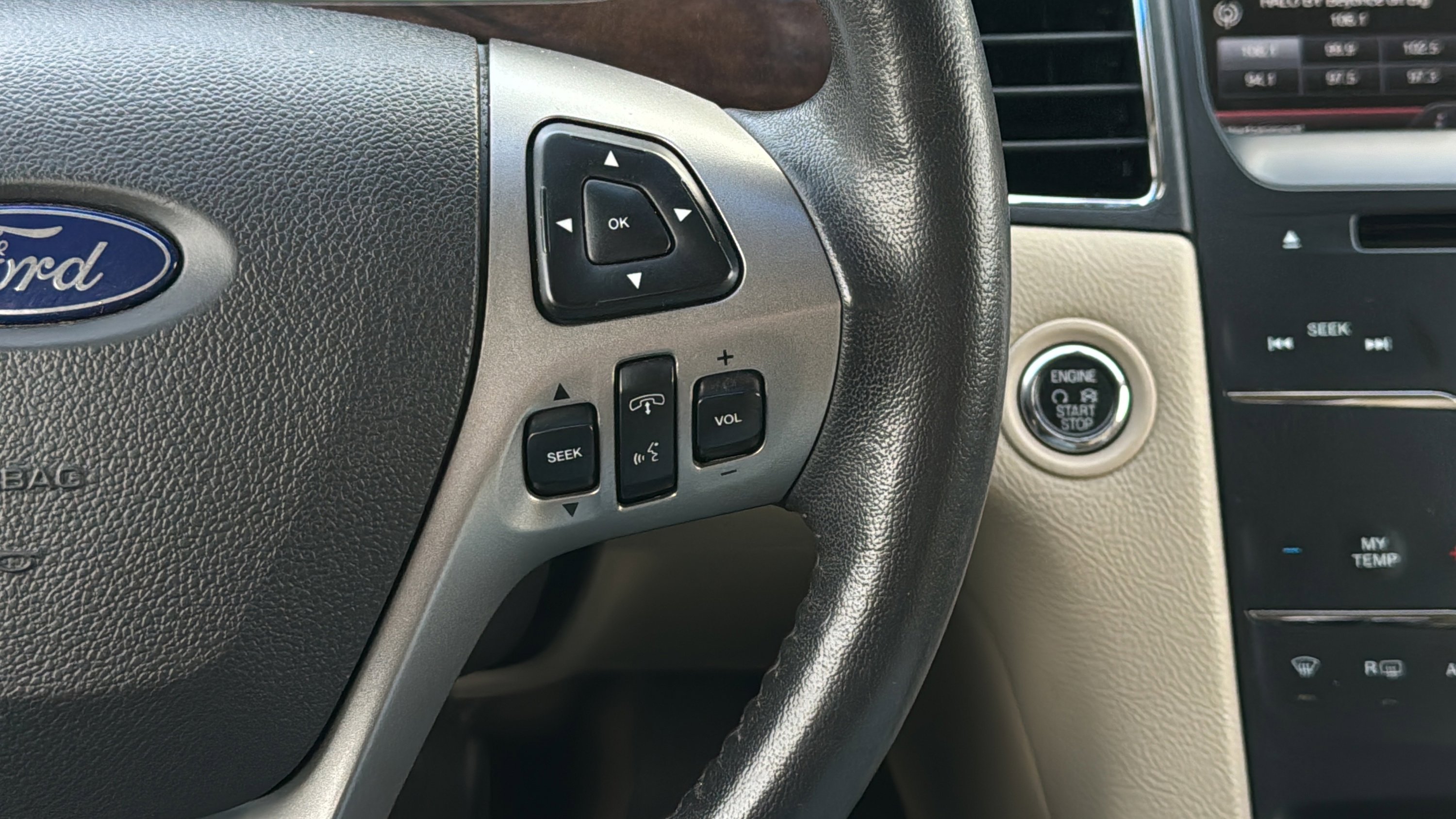Used 2015 Ford Taurus Limited FWD image 12