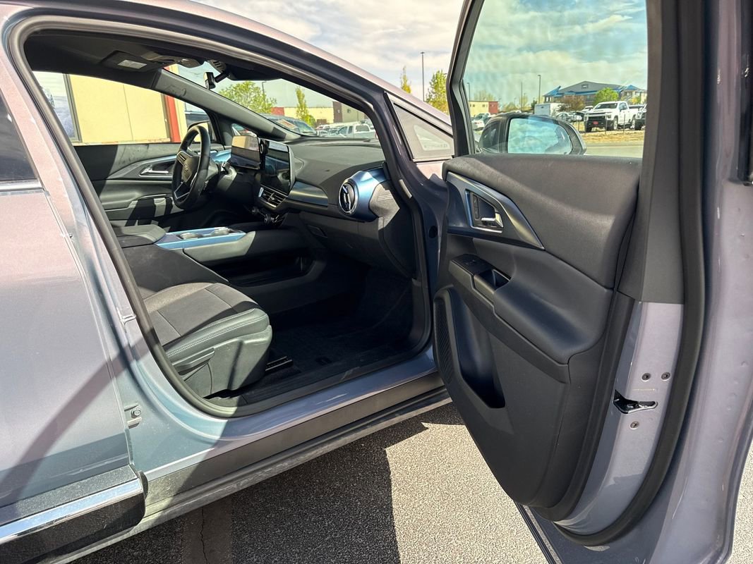 Used 2024 Chevrolet Equinox EV LT image 30