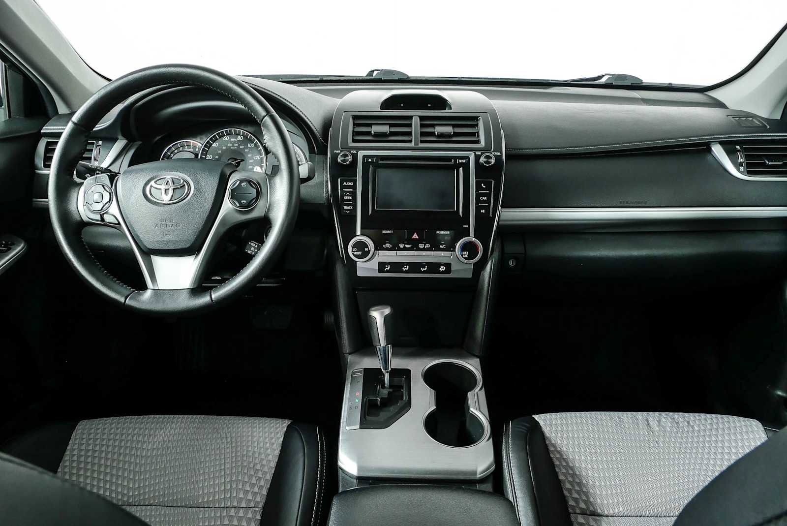 Used 2012 Toyota Camry SE FWD image 17
