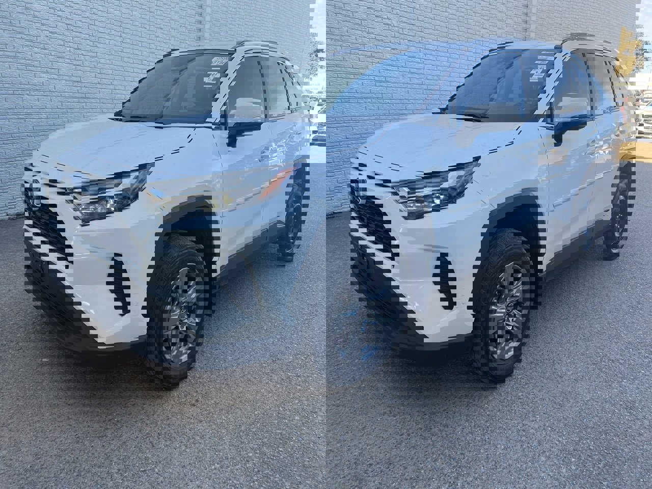 Used 2025 Toyota RAV4 XLE image 1