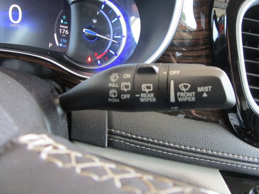 Used 2022 Chrysler Pacifica Limited image 31
