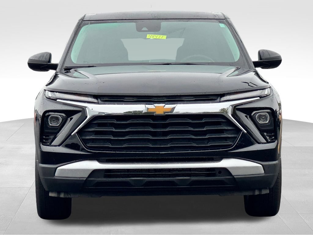 Used 2025 Chevrolet TrailBlazer LS AWD/4WD image 2