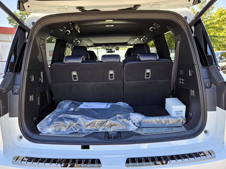 New 2026 INFINITI QX80 4WD image 12