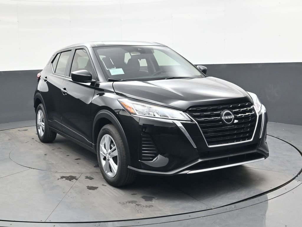 Certified 2025 Nissan Kicks Play S FWD image 2
