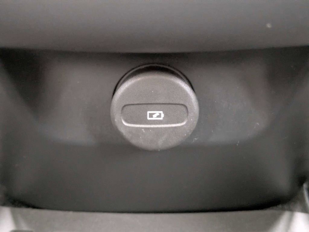 Certified 2025 Volvo XC60 B5 Ultra w/ Protection Package Premier AWD/4WD image 19
