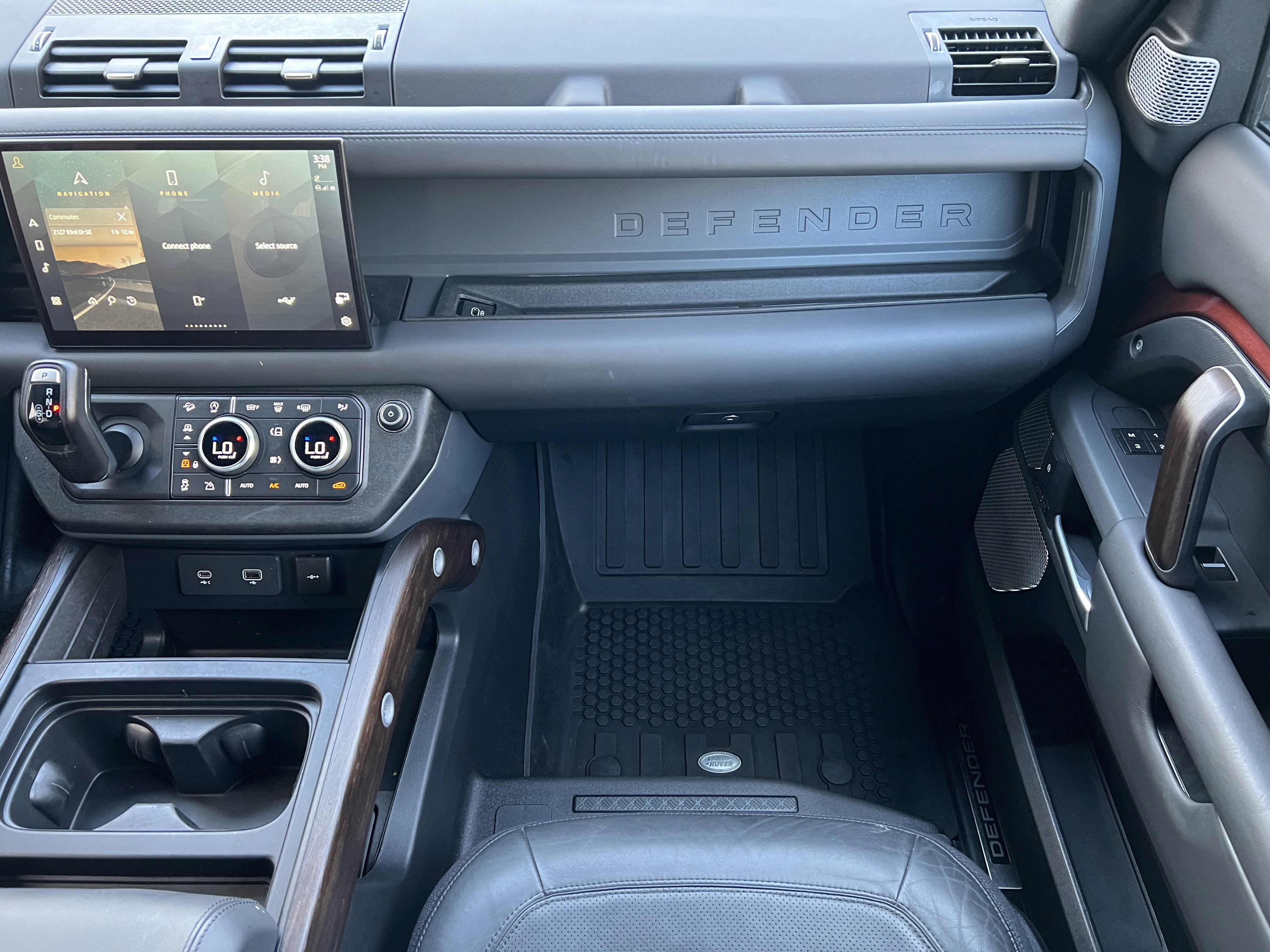 Used 2023 Land Rover Defender 130 X image 35