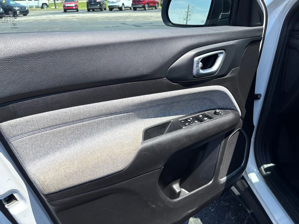 Used 2024 Jeep Compass Latitude AWD/4WD image 13