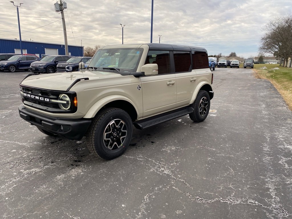 New 2025 Ford Bronco Outer Banks image 3