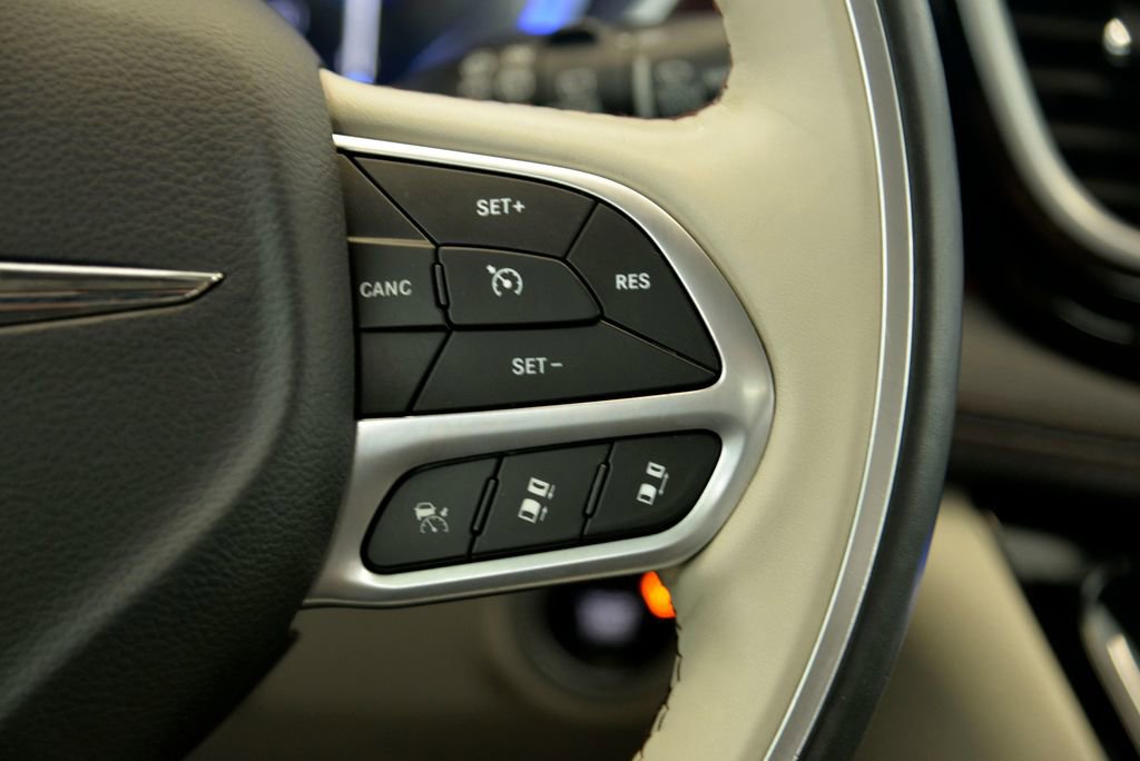 Used 2019 Chrysler Pacifica Limited w/ Advanced Safetytec Group image 23