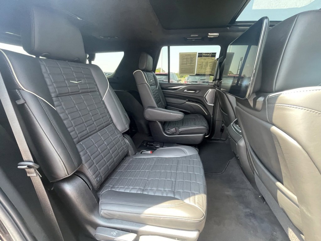 Used 2024 Cadillac Escalade V w/ LPO, ONYX Package image 30