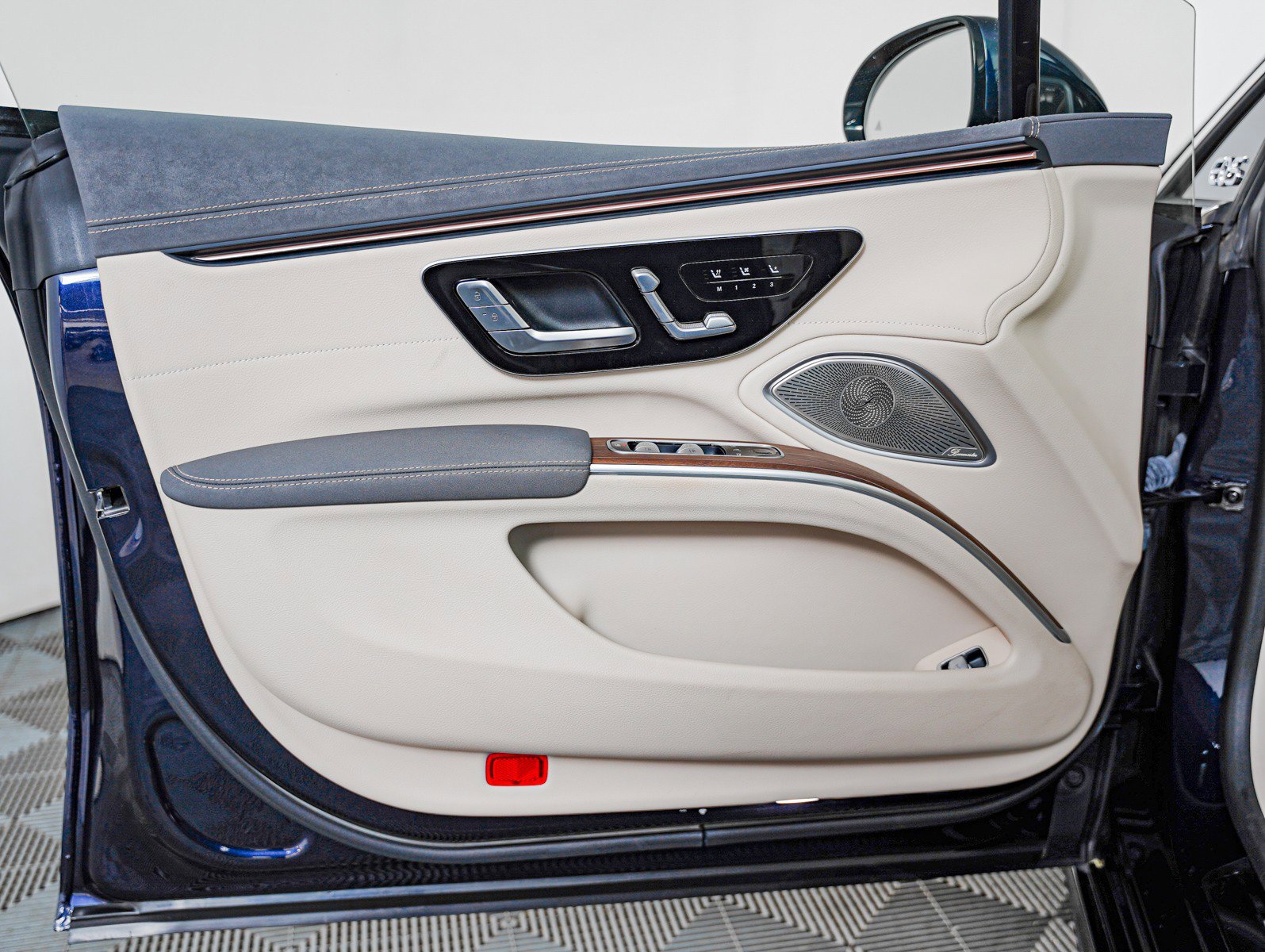Certified 2023 Mercedes-Benz EQS 580 4MATIC Sedan image 23
