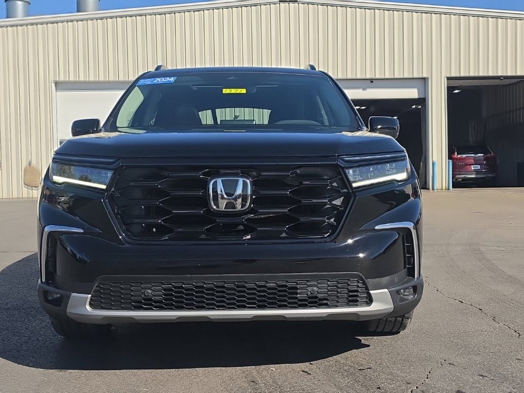 Certified 2024 Honda Pilot Touring image 2