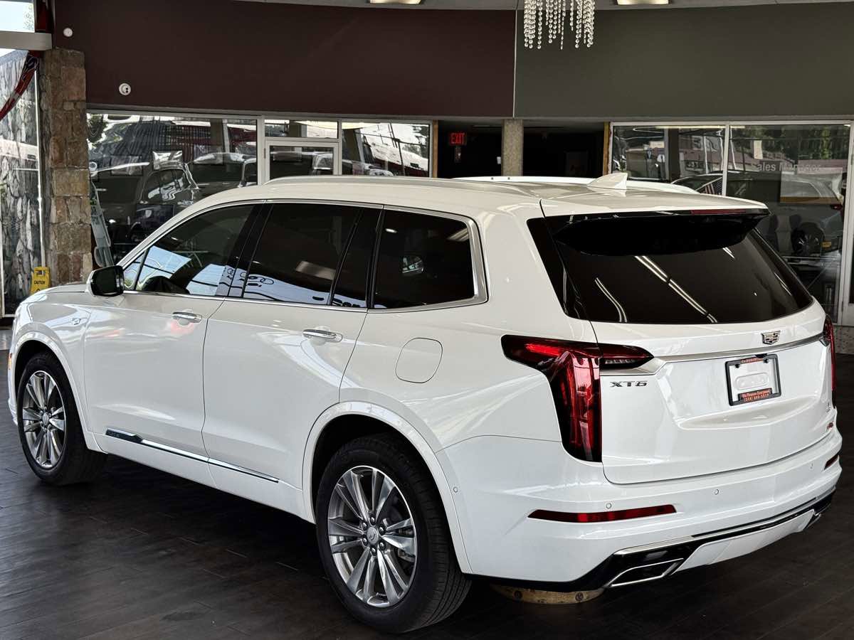 Used 2024 Cadillac XT6 Premium Luxury w/ Technology Package image 14