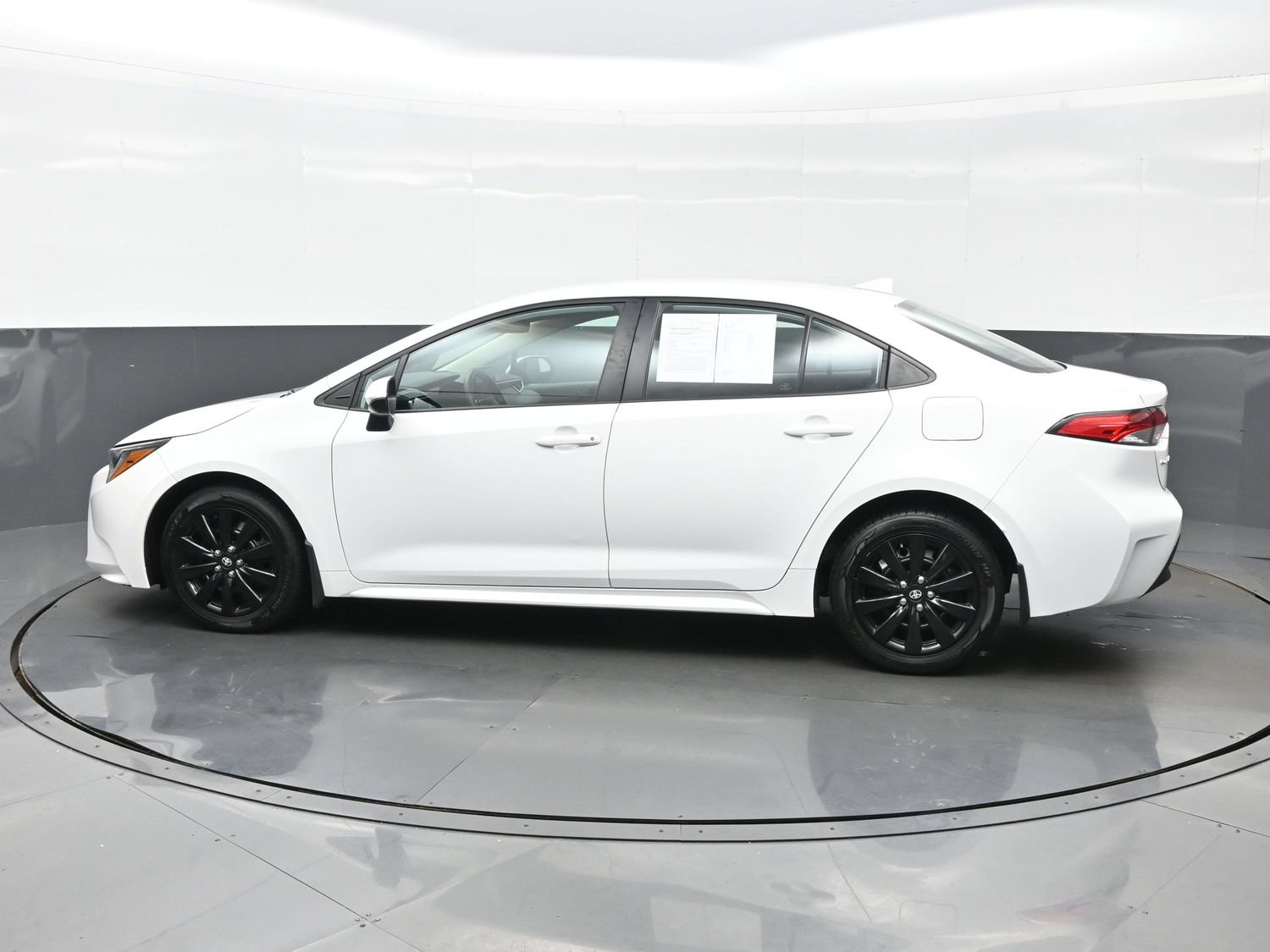 Used 2023 Toyota Corolla LE FWD image 3