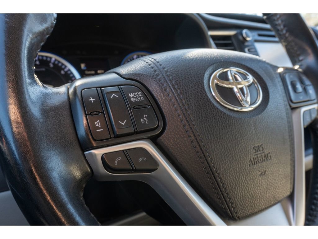 Used 2019 Toyota Highlander XLE image 29
