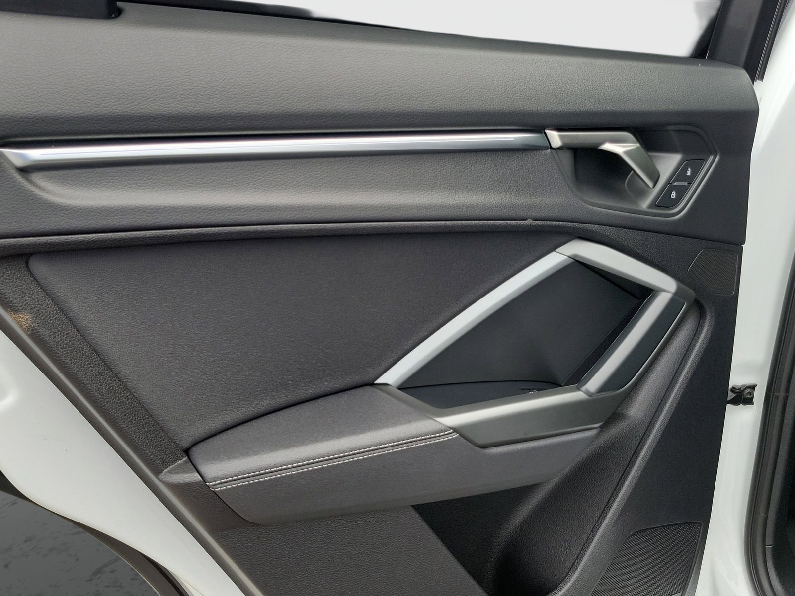 Used 2024 Audi Q3 2.0T Premium Plus image 16