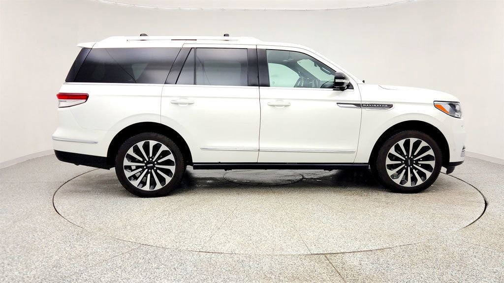 Used 2024 Lincoln Navigator Reserve AWD/4WD image 4