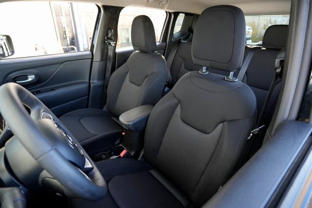 Used 2023 Jeep Renegade Latitude image 21