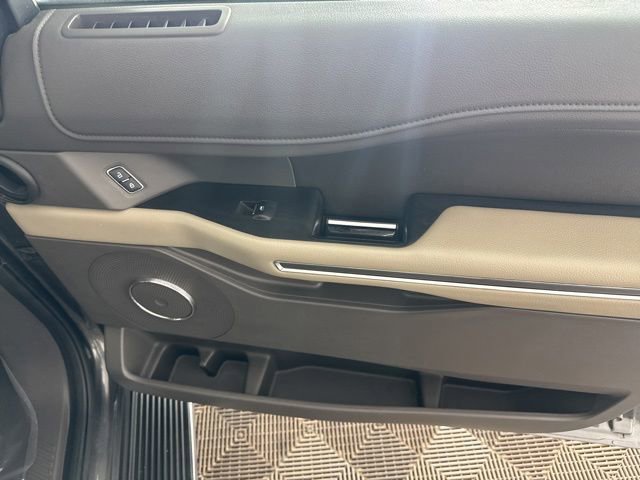 Used 2020 Ford Expedition XLT w/ Equipment Group 202A AWD/4WD image 23