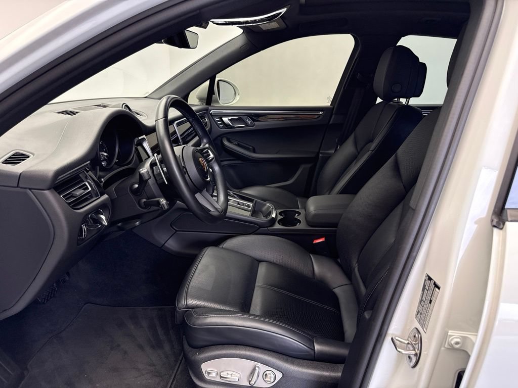 Certified 2024 Porsche Macan AWD/4WD image 5