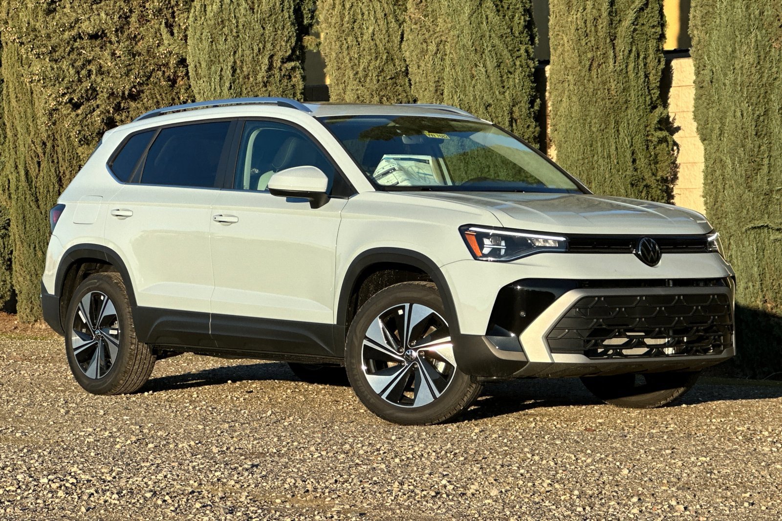 New 2026 Volkswagen Taos SE image 2