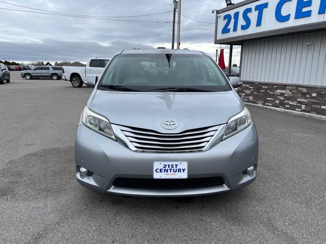 Used 2017 Toyota Sienna Limited FWD image 3