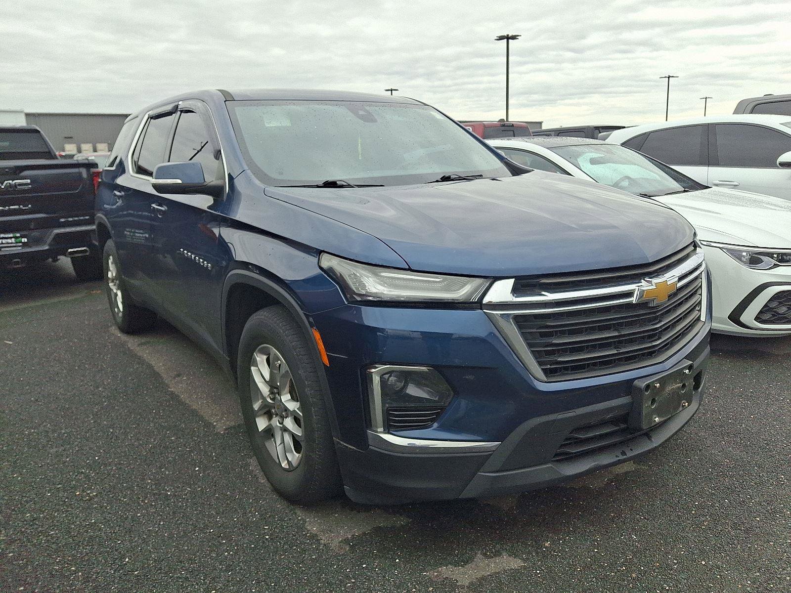 Used 2023 Chevrolet Traverse LS w/ Safety Package image 6