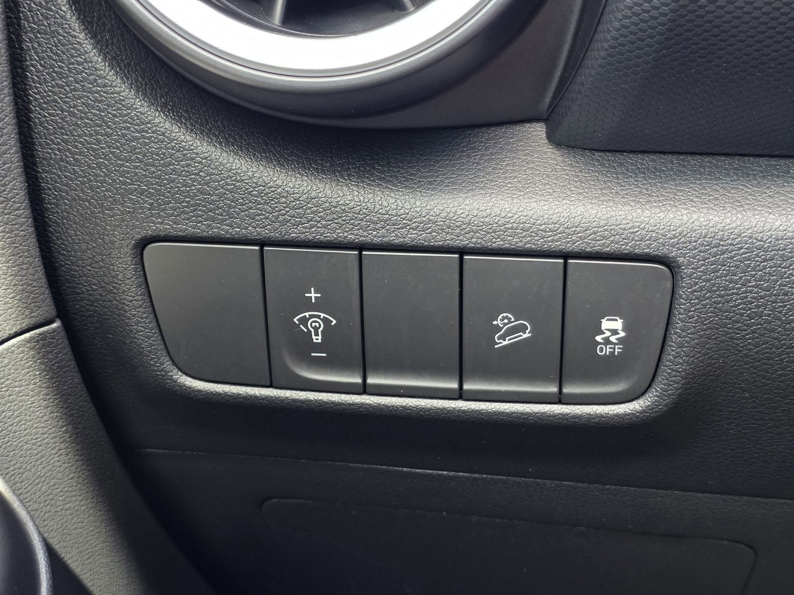 Certified 2022 Hyundai Kona SEL image 28