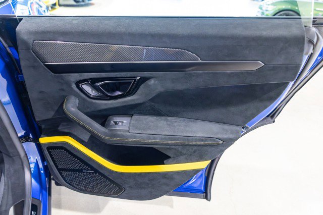 Used 2024 Lamborghini Urus Performante AWD/4WD image 31