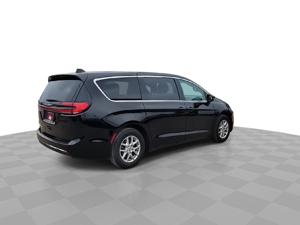 Used 2025 Chrysler Pacifica Select FWD image 8